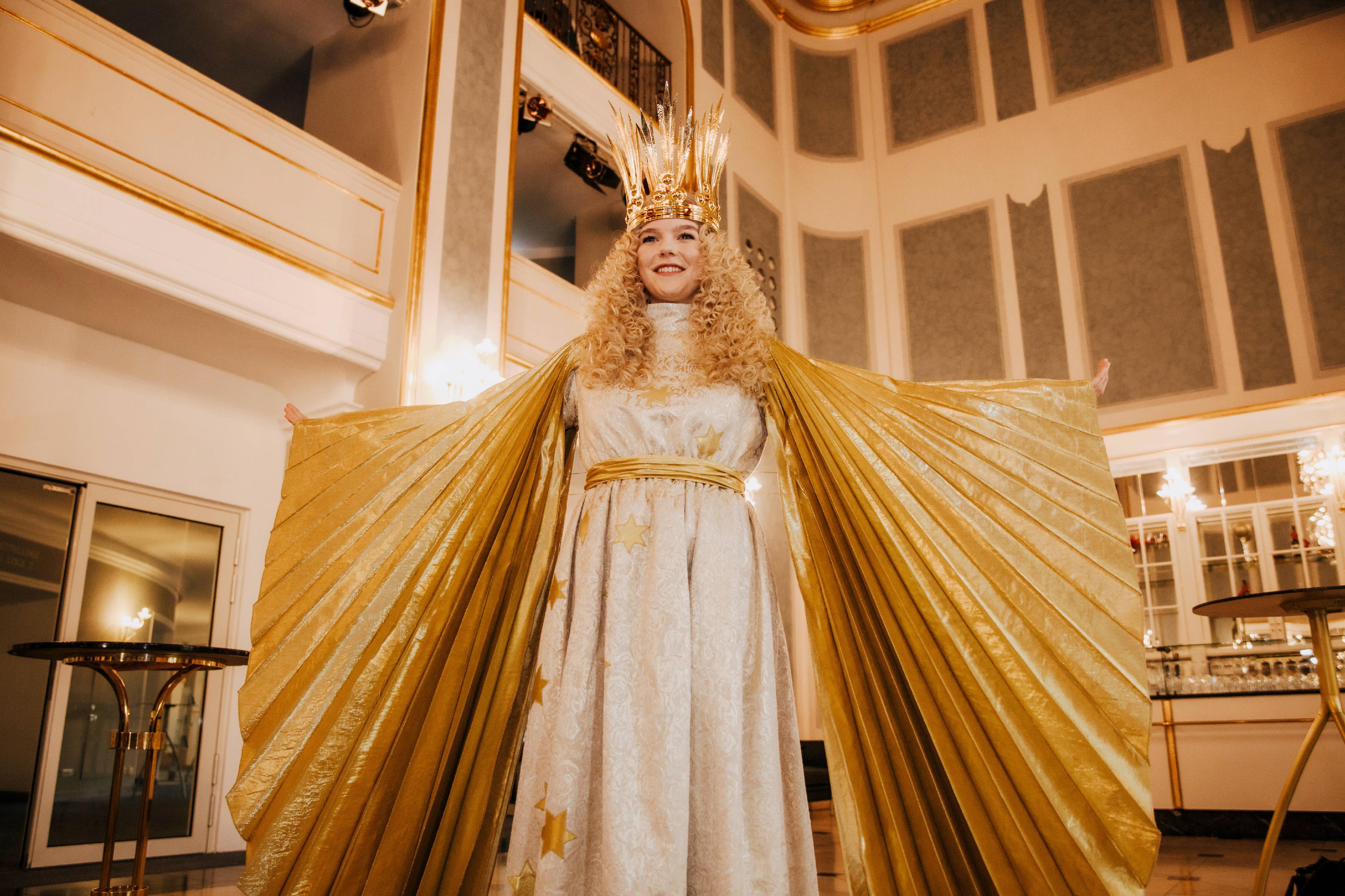 Nelli Lunkenheimer, das neue Nuernberger Christkind, zeigt sich am 16.11.2023 im Staatstheater in Nuernberg den Medienve