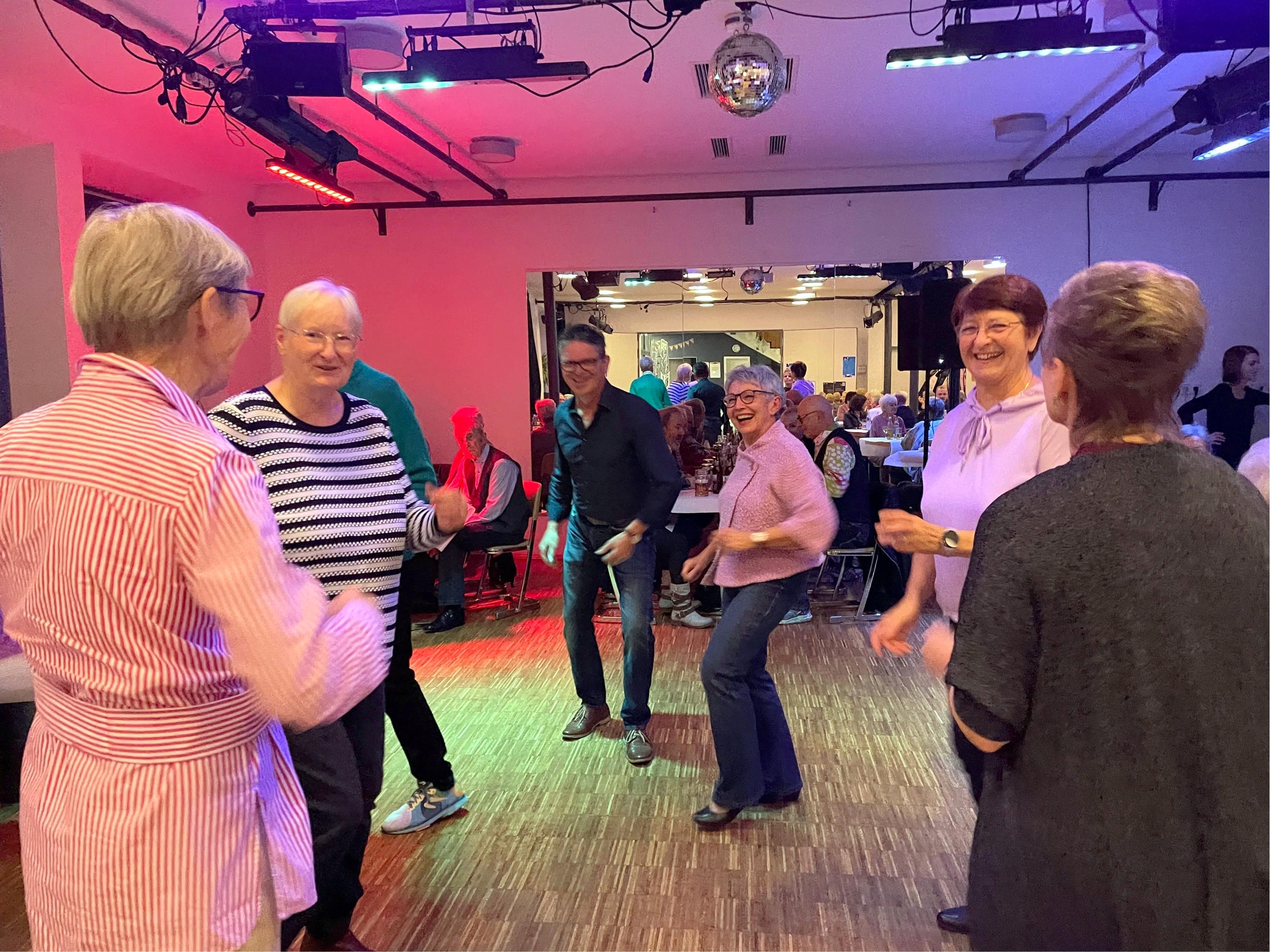 ROT-SeniorenPlattenpartyimAurexSchwabach