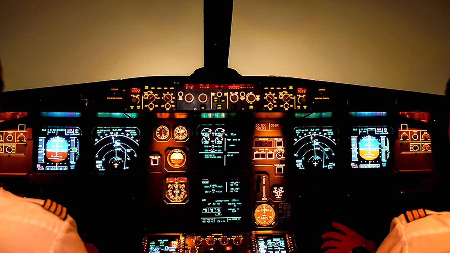 Wenn Piloten in der Dunkelheit lange Strecken zurücklegen müssen, ist die Zeit im Cockpit für viele ein Kampf gegen die Übermüdung. Wenn Piloten in der Dunkelheit lange Strecken zurücklegen müssen, ist die Zeit im Cockpit für viele ein Kampf gegen die Übermüdung.
