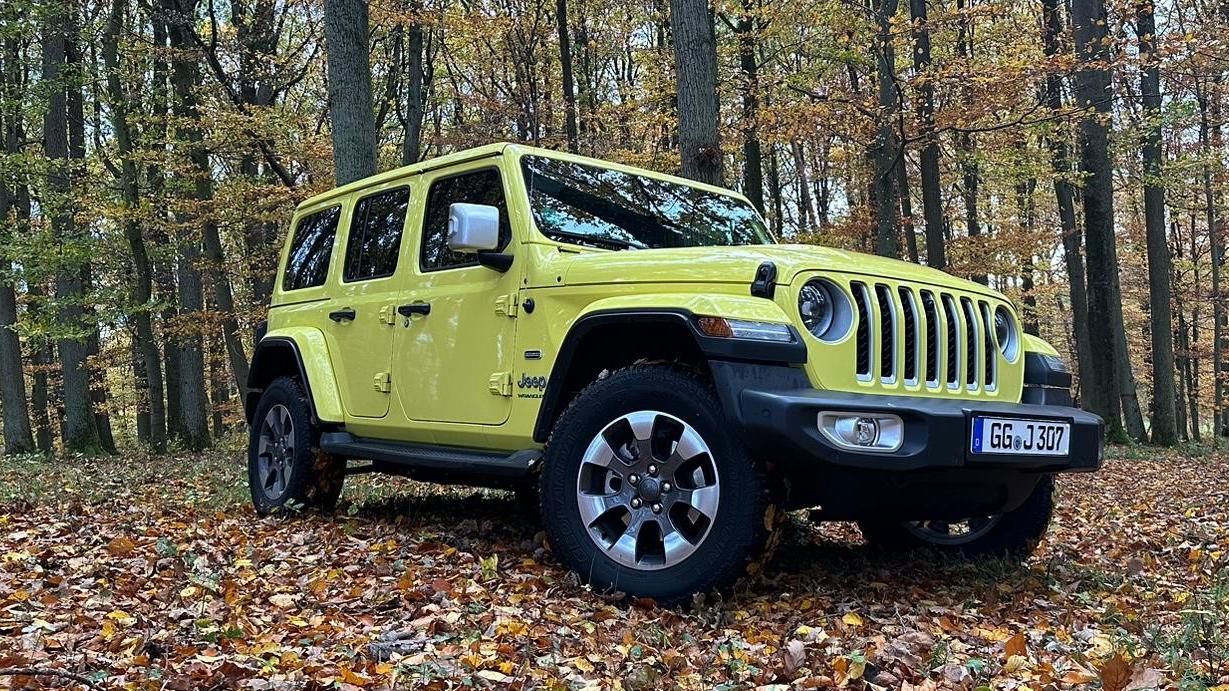 Jeep Wrangler 4xe: Auch als Plug-in-Hybrid ist er ein kompromissloser Geländegänger. Jeep Wrangler 4xe: Auch als Plug-in-Hybrid ist er ein kompromissloser Geländegänger.