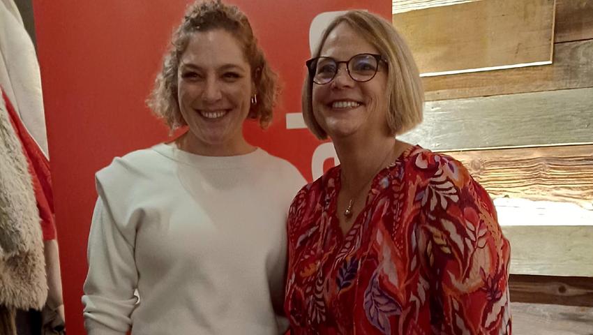 Jaana Hampel (Verdi, links) mit Iris Ehrlenbach von der AsF Schwabach, die die Gewerkschaftssekretärin zur Diskussion über Minijobs und Mindestlohn eingeladen hatte. Jaana Hampel (Verdi, links) mit Iris Ehrlenbach von der AsF Schwabach, die die Gewerkschaftssekretärin zur Diskussion über Minijobs und Mindestlohn eingeladen hatte.