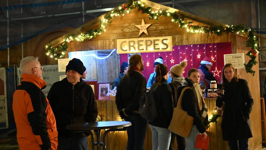 Ein süßer Crêpes gehört auch zu einem Weihnachtsmarktbesuch. 