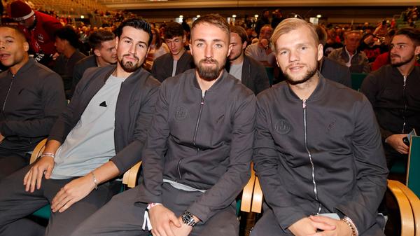 Mit dabei, zumindest für die ersten Stunden: Die Profis der Club-Mannschaften. Hier zu sehen sind (von links nach rechts) Jan Gyamerah, Ahmet Gürleyen, Florian Hübner und Johannes Geis.