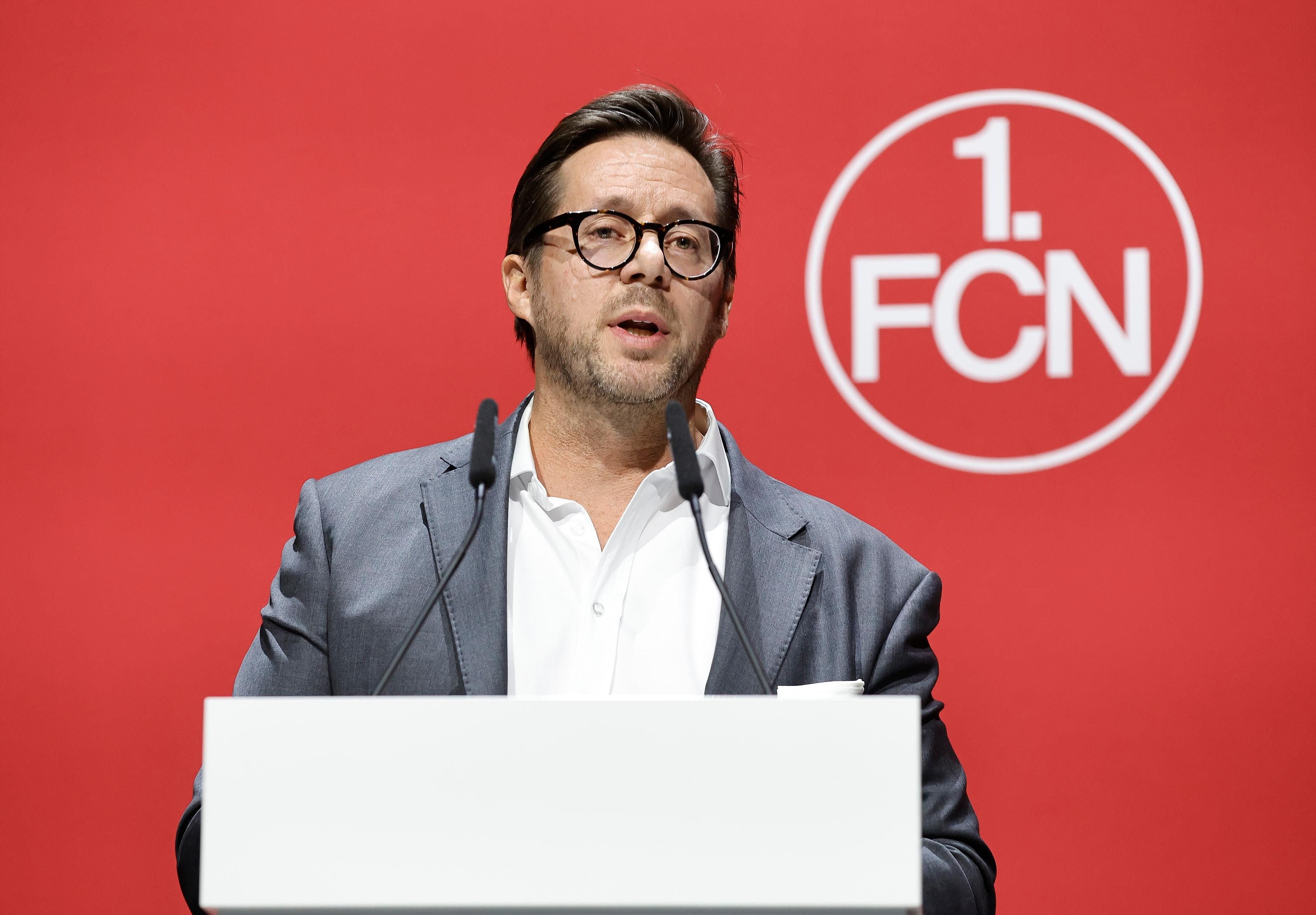 Den Auftakt der Kandidaten-Reden um die drei zu vergebenden Plätze im Aufsichtsrat machte das amtierende Mitglied Prof. Dr. Matthias Fifka ...