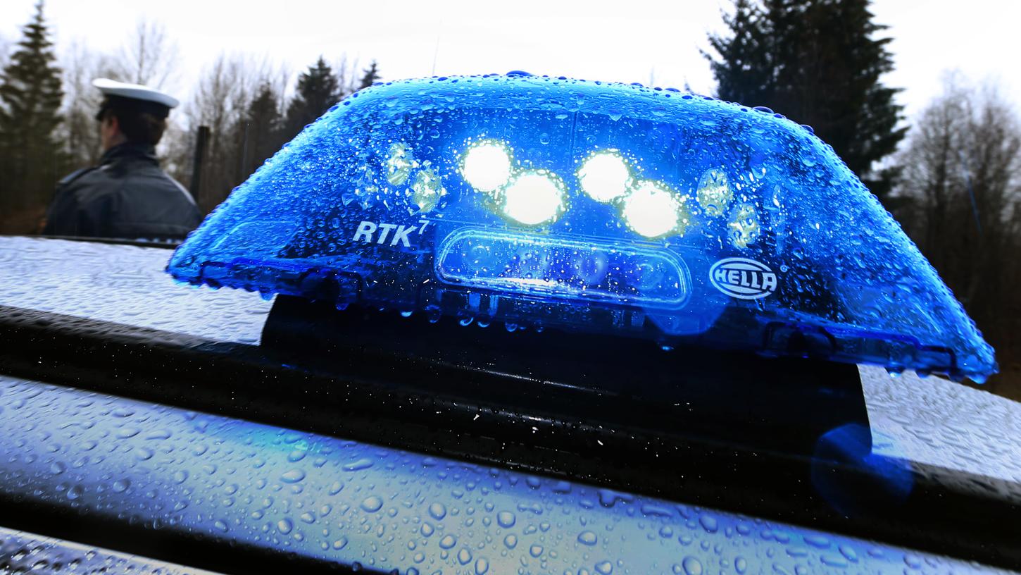 Die Polizei musste zu einem Unfall auf der B13 ausrücken. Die Polizei musste zu einem Unfall auf der B13 ausrücken.