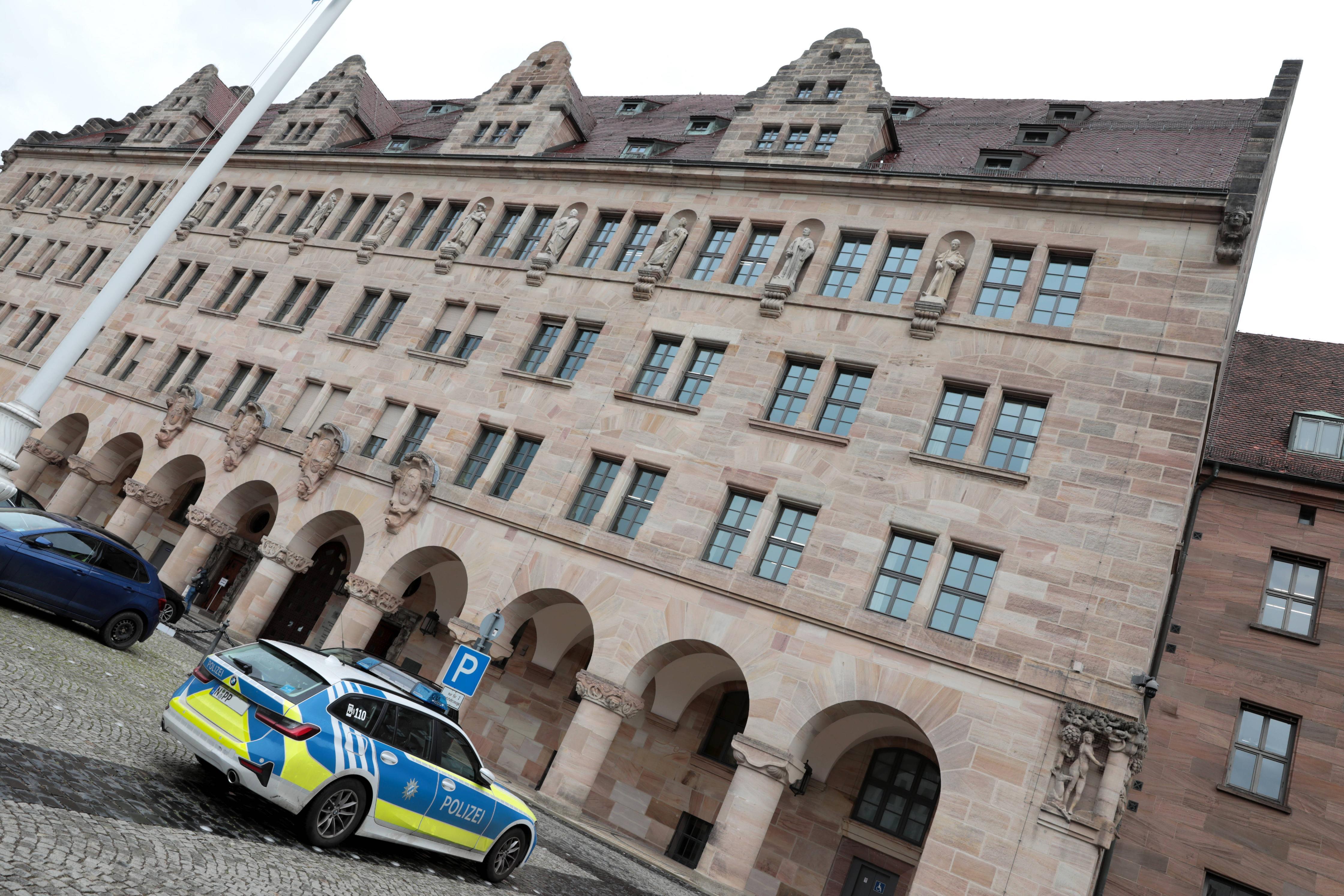 Urteil steht: 39-Jähriger missbraucht Stieftochter in Mittelfranken - und filmt alles mit