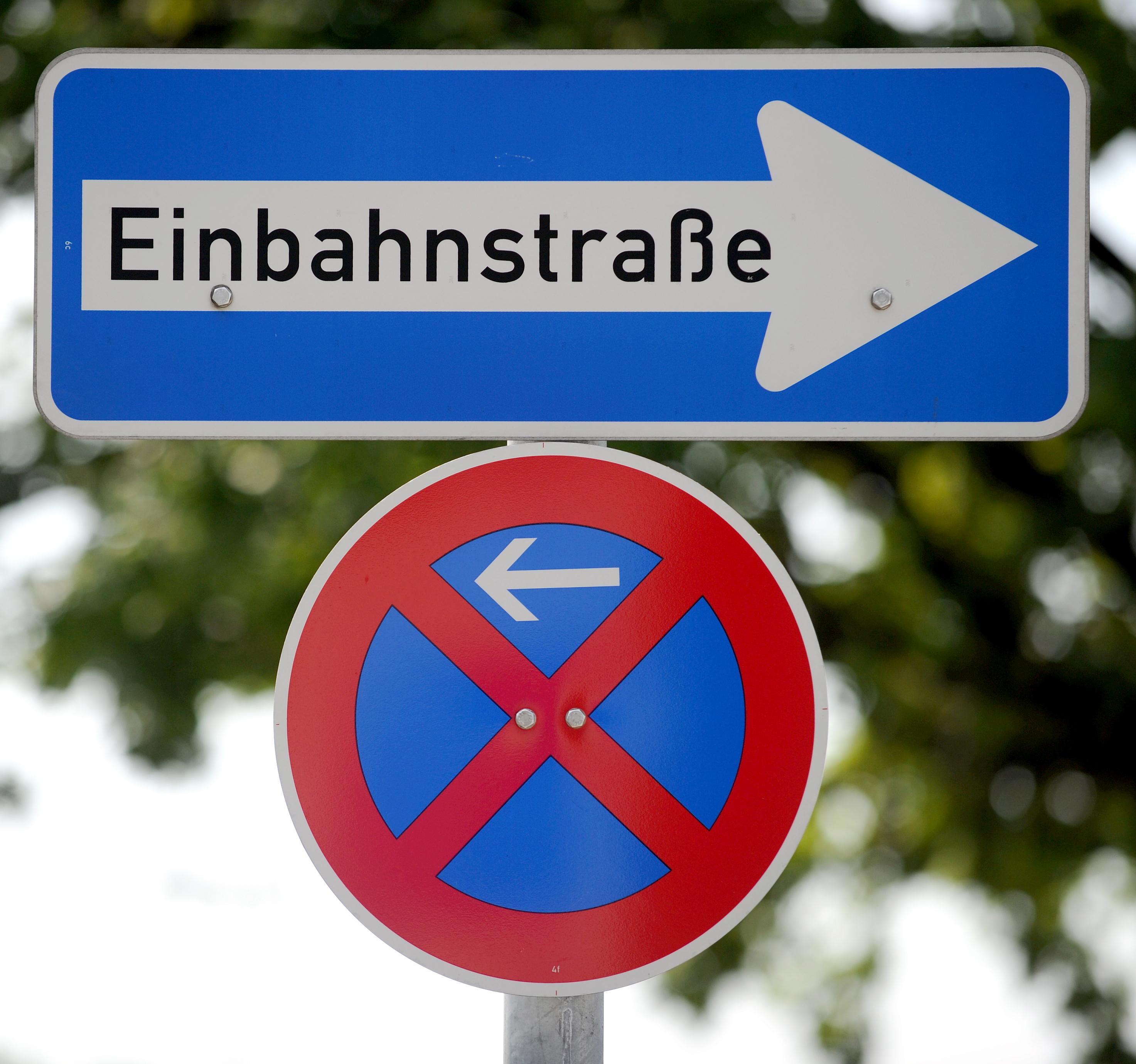 Rückwärtsfahren in Einbahnstraßen ist verboten - doch es gibt zwei Ausnahmen