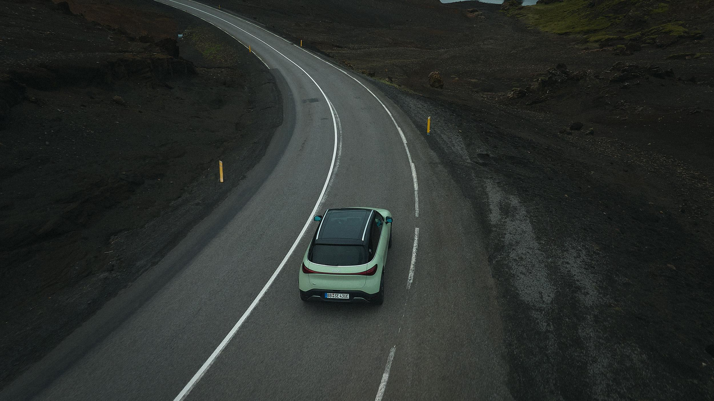 Das Panorama-Glasdach gehört zur Serienausstattung.