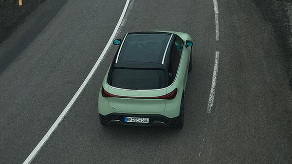 Das Panorama-Glasdach gehört zur Serienausstattung.