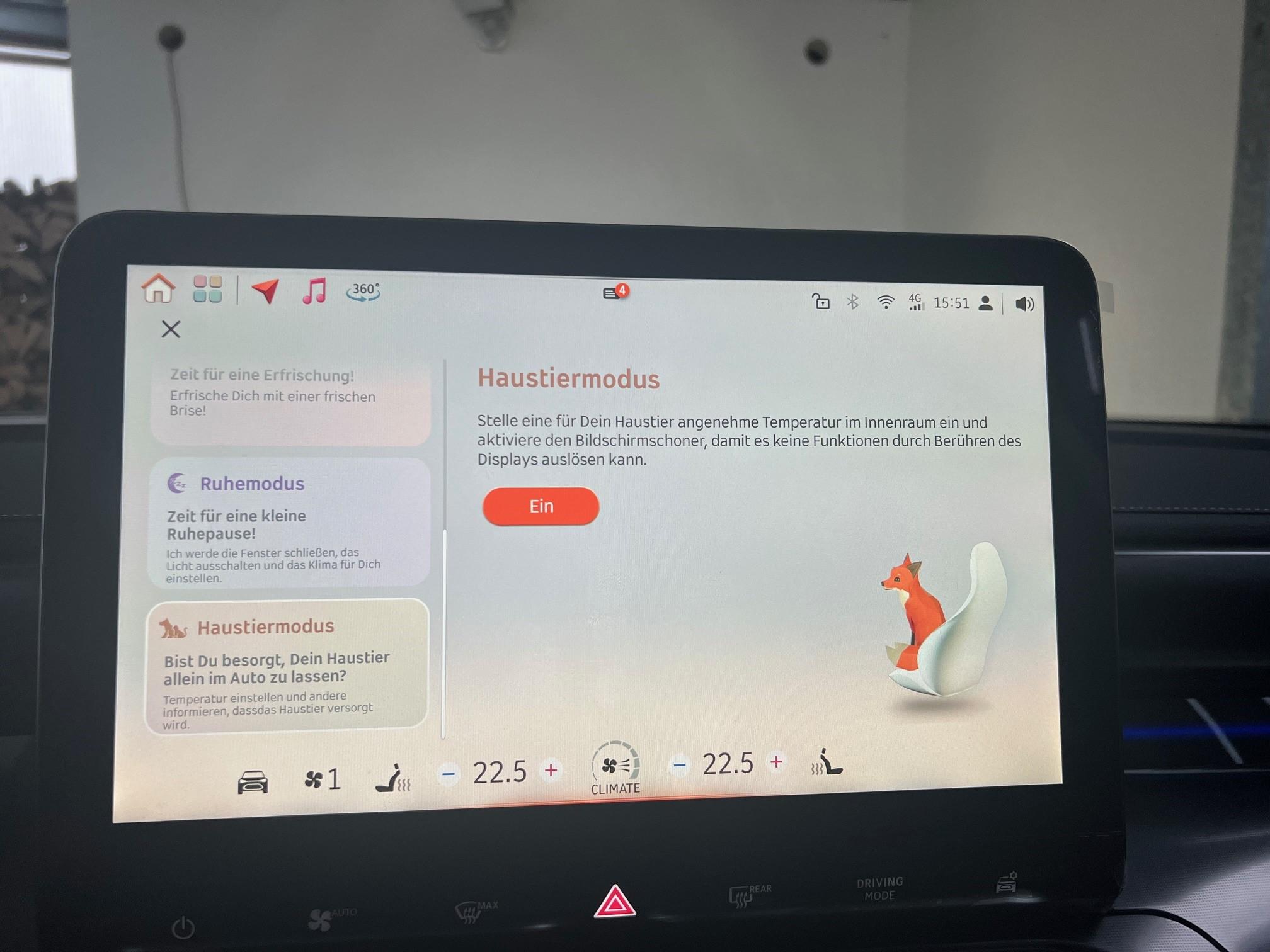 Wie bei Tesla lässt sich ein Haustier-Modus aktivieren.