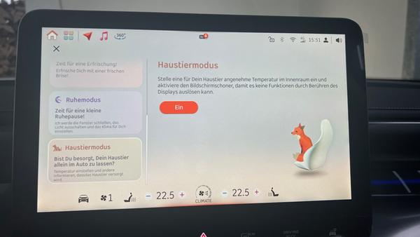 Wie bei Tesla lässt sich ein Haustier-Modus aktivieren.