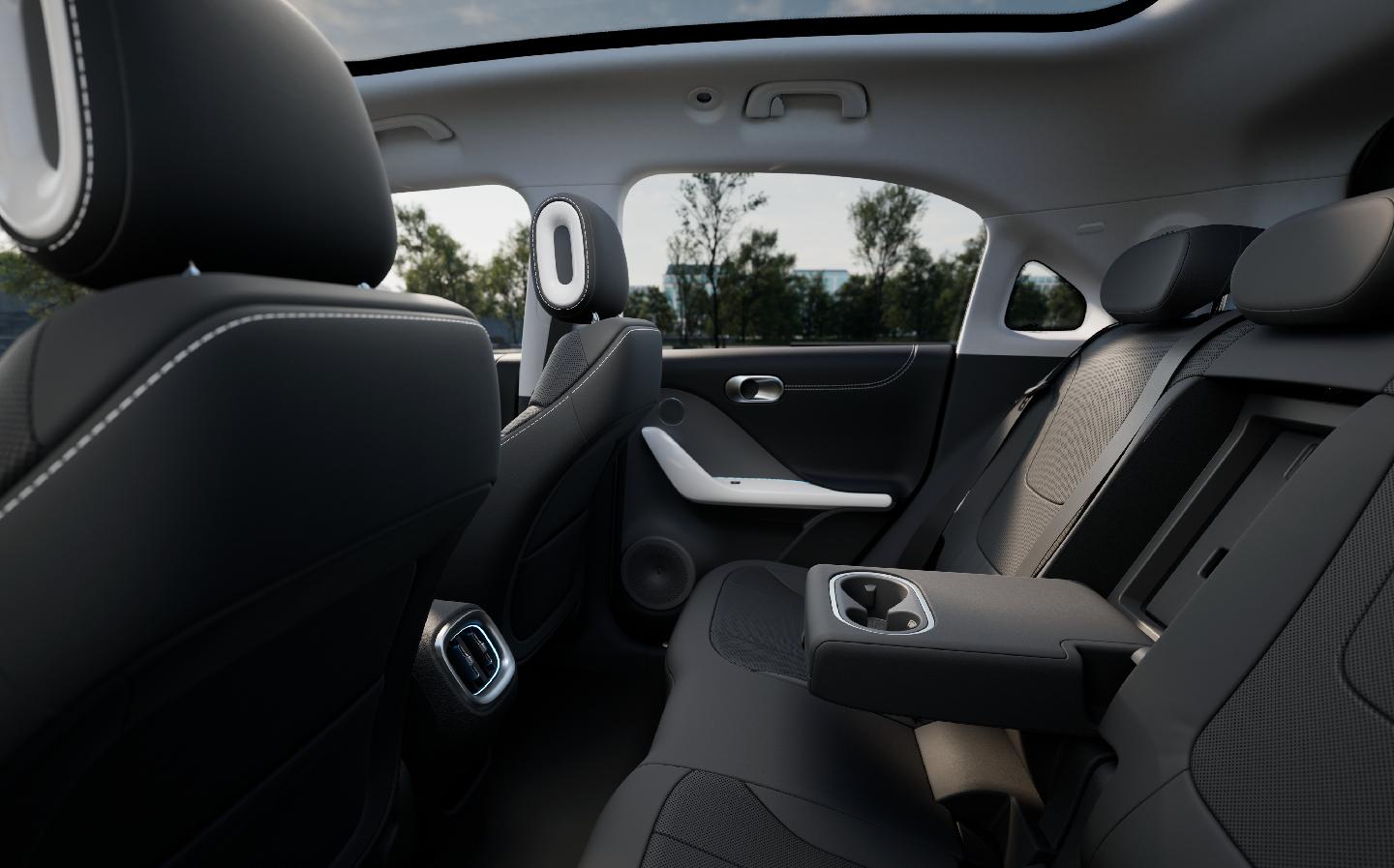 Auch im Fond reist es sich bequem.