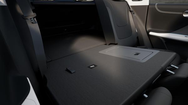 Die Rückbank lässt sich längst verschieben, ihre Lehnen sind im Verhältnis 60:40 geteilt umlegbar.