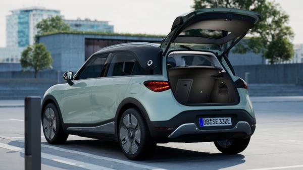 In den mäßig großen Kofferraum passen 323 bis 986 Liter.