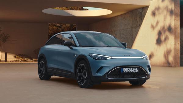 Das Crossover-Coupé Smart #3 ist vom #1 abgeleitet. Noch in diesem Jahr öffnen die Bestellbücher. Die Preise beginnen bei 38.490 Euro für die Variante "Pro" mit kleinem 49-kWh-Akku.