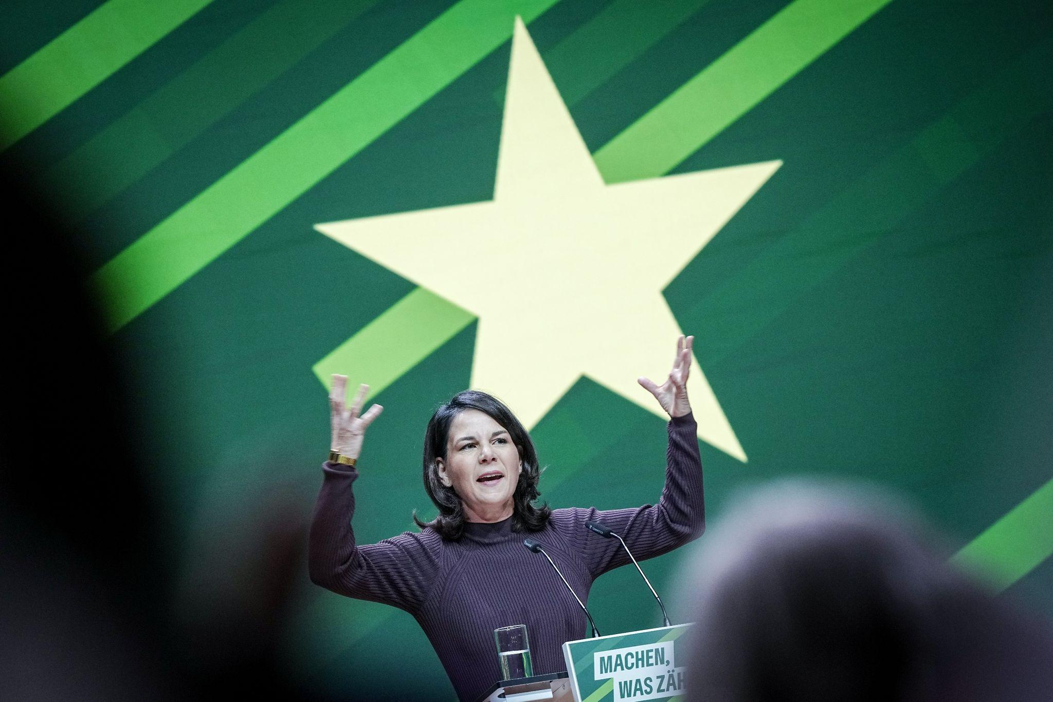 Baerbock wirbt für Kompromissfähigkeit zu Asyl