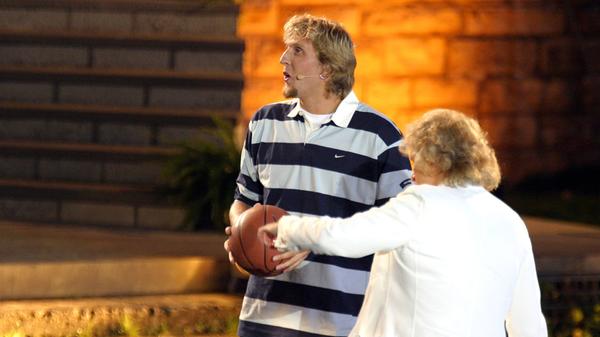<p>Der berühmteste deutsche Basketballspieler Dirk Nowitzki durfte selbstverständlich auch nicht fehlen. Bei der Berliner Ausgabe 2004 zeigte der NBA-Star sein Können.</p>