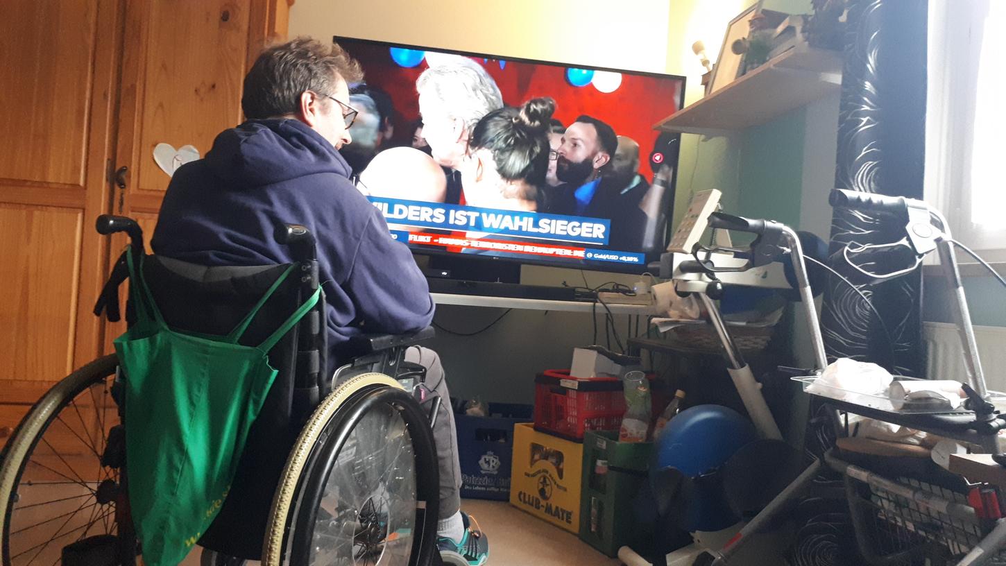 Der Nürnberger Michael P. ist seit mehr als zehn Jahren auf einen Rollstuhl angewiesen und kämpft mit der Kasse um einen Neuen. Der Nürnberger Michael P. ist seit mehr als zehn Jahren auf einen Rollstuhl angewiesen und kämpft mit der Kasse um einen Neuen.
