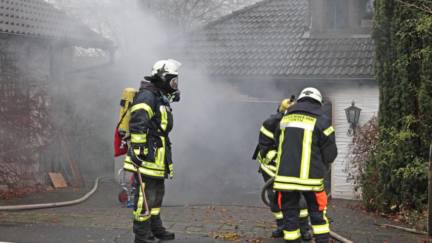 Etwa 60 Einsatzkräfte waren im Einsatz. Etwa 60 Einsatzkräfte waren im Einsatz.