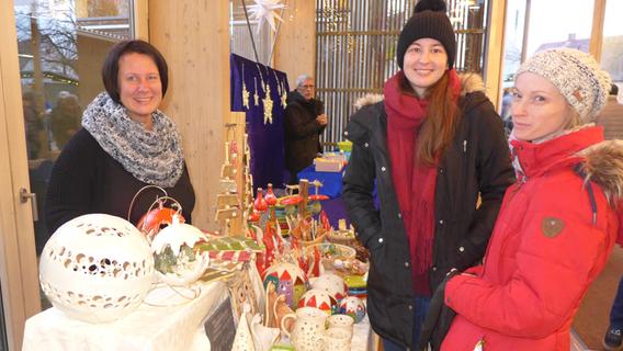 Krippen, Nikolaus und singende Kinder: Der Wintermarkt in Muhr am See lockte viele Besucher an