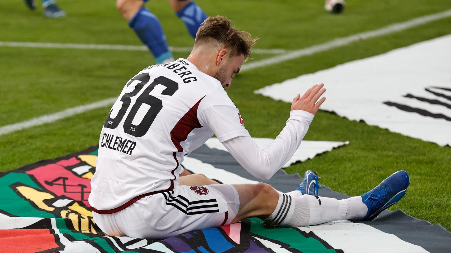 Symbolbild "Enttäuschung": Der Club und Lukas Schleimer verlieren in Karlsruhe. Symbolbild "Enttäuschung": Der Club und Lukas Schleimer verlieren in Karlsruhe.