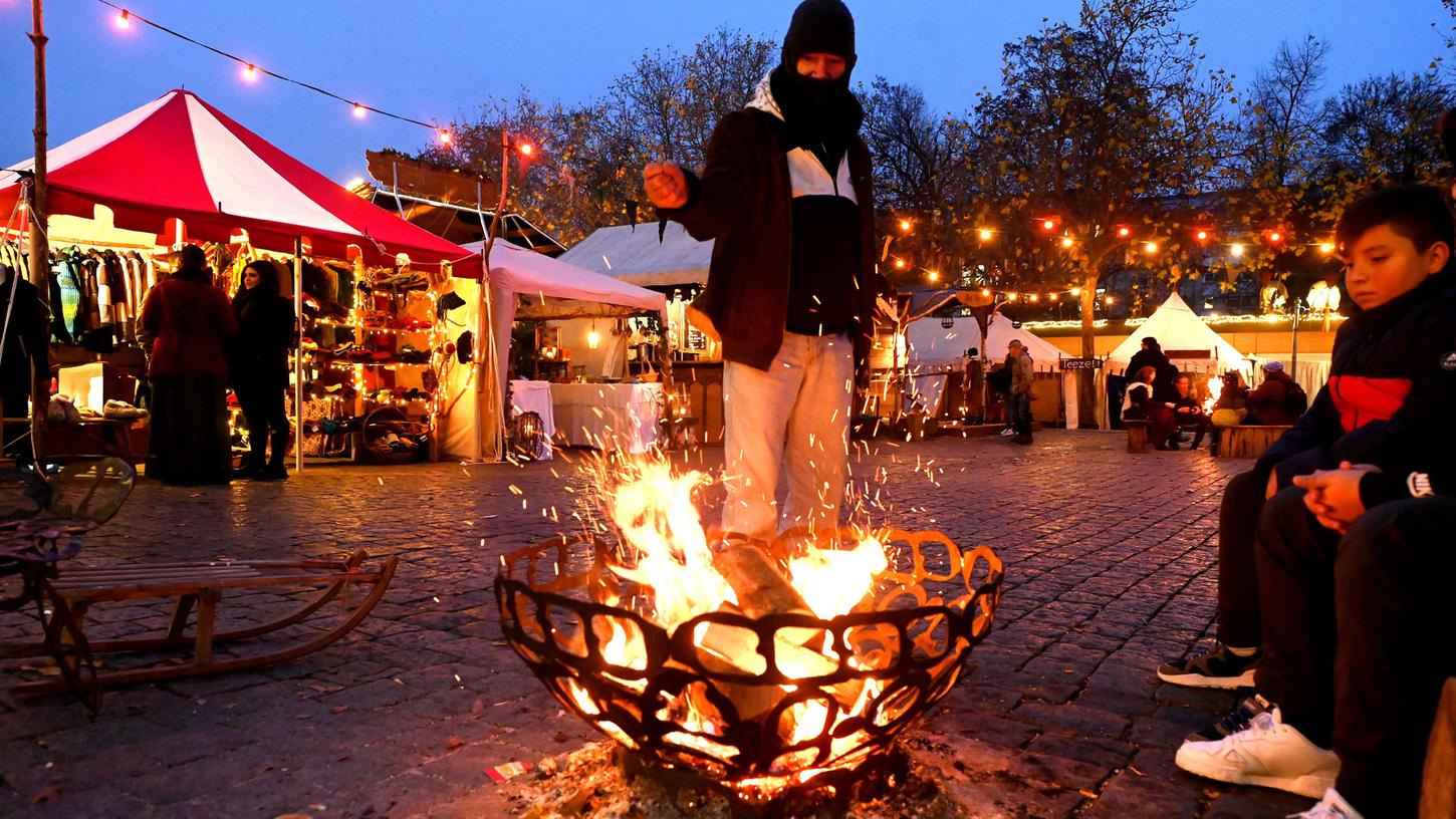 An vielen Feuerschalen können sich Besucher des Mittelaltermarkts auch in diesem Jahr wieder wärmen.