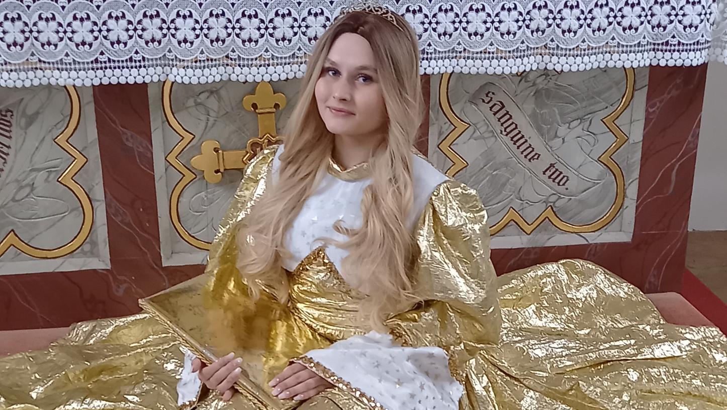 Annikal Hechtel aus Gersbach übernimmt die Rolle des Mitteleschenbacher Christkinds. Annikal Hechtel aus Gersbach übernimmt die Rolle des Mitteleschenbacher Christkinds.