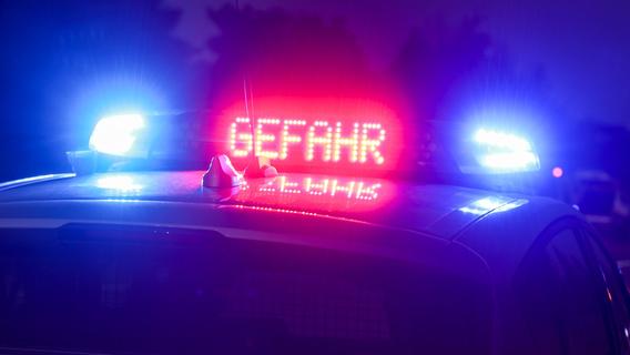 Glätte-Unfälle bei Neustadt/Aisch: Sattelzug rutscht in Graben - dann wird der Beifahrer verhaftet