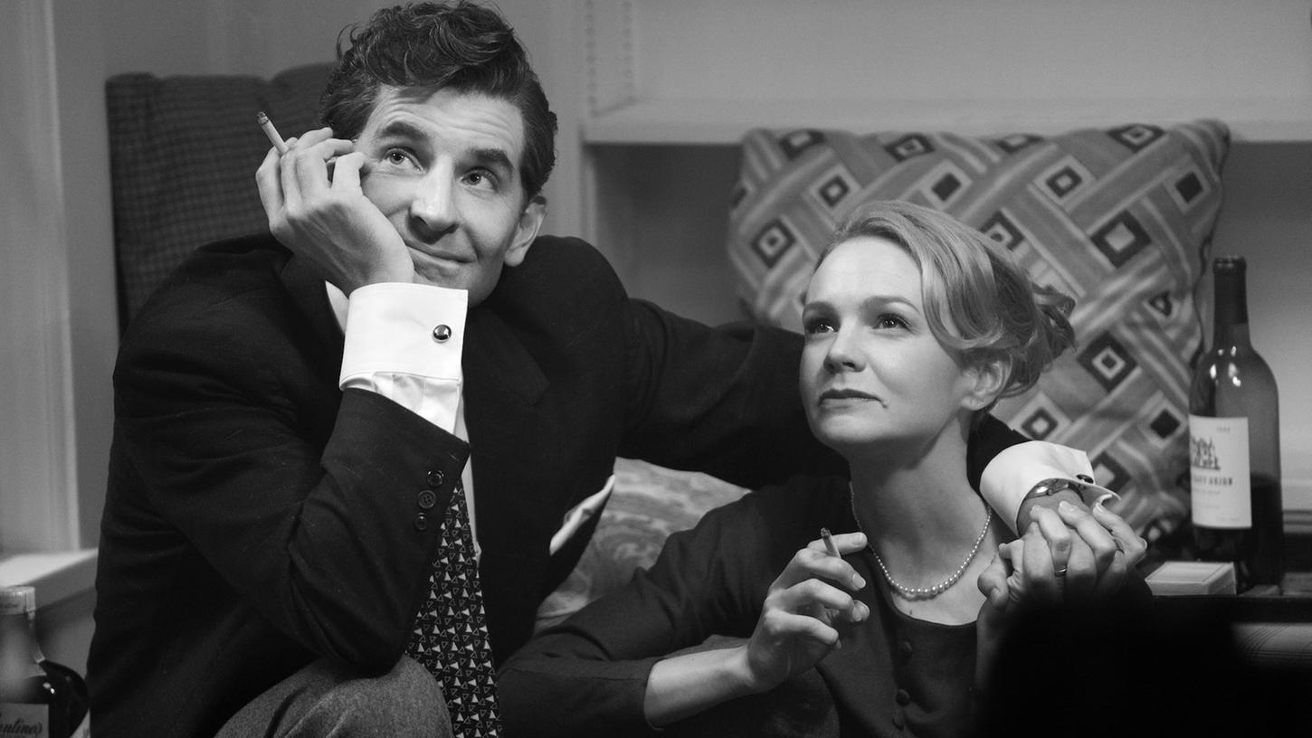 Bradley Cooper und Carey Mulligan sind in der Verfilmung des Lebens von Leonard Bernstein zu sehen. "Maestro" startet am 20. Dezember bei Netflix. 