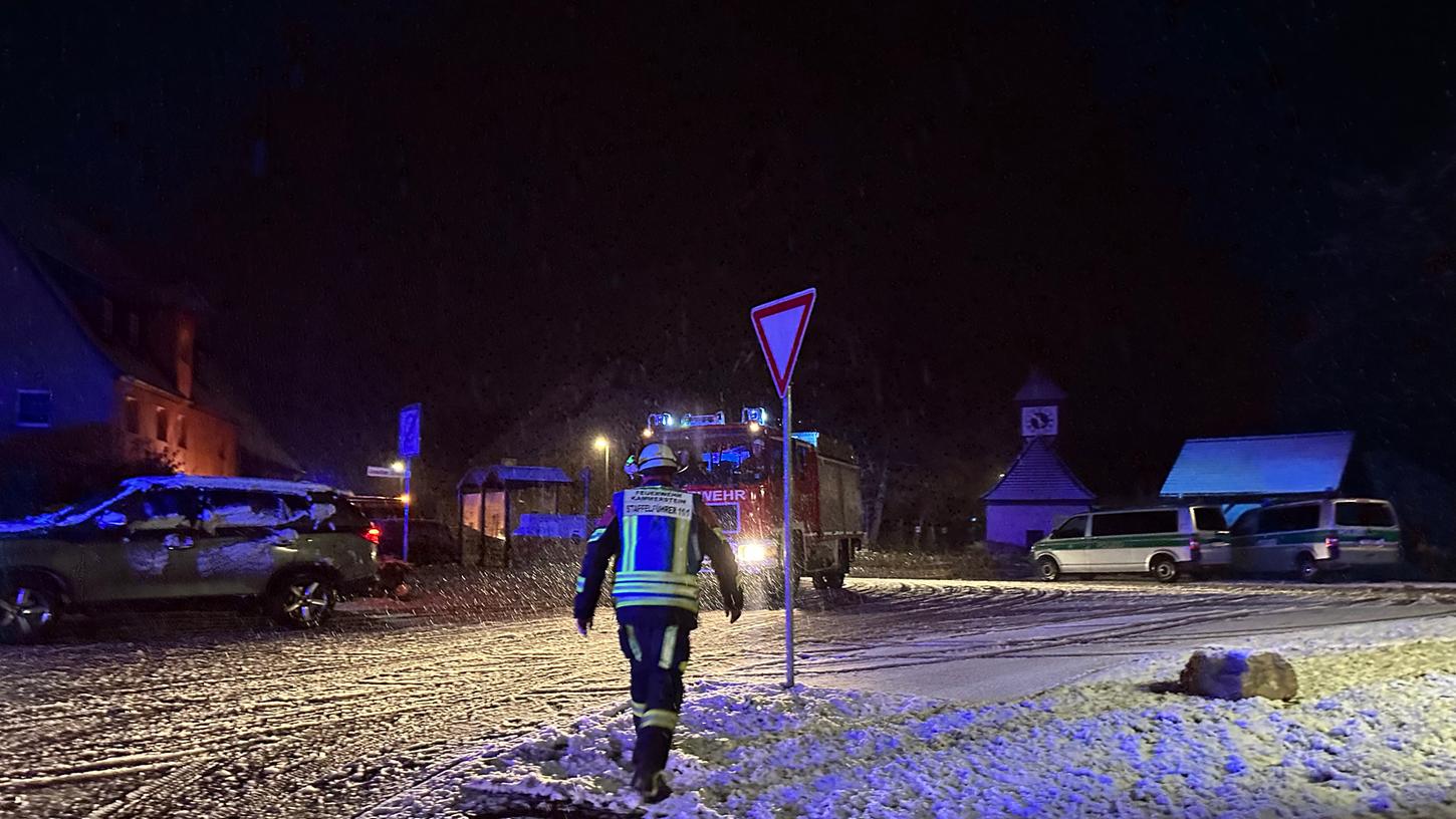 Ein 71-Jähriger kehrte in Wendelstein am Montagabend trotz Kälte und Schneefall nicht von Waldarbeiten zurück. Einsatzkräfte von Feuerwehr und Polizei suchten stundenlang. Ein 71-Jähriger kehrte in Wendelstein am Montagabend trotz Kälte und Schneefall nicht von Waldarbeiten zurück. Einsatzkräfte von Feuerwehr und Polizei suchten stundenlang.