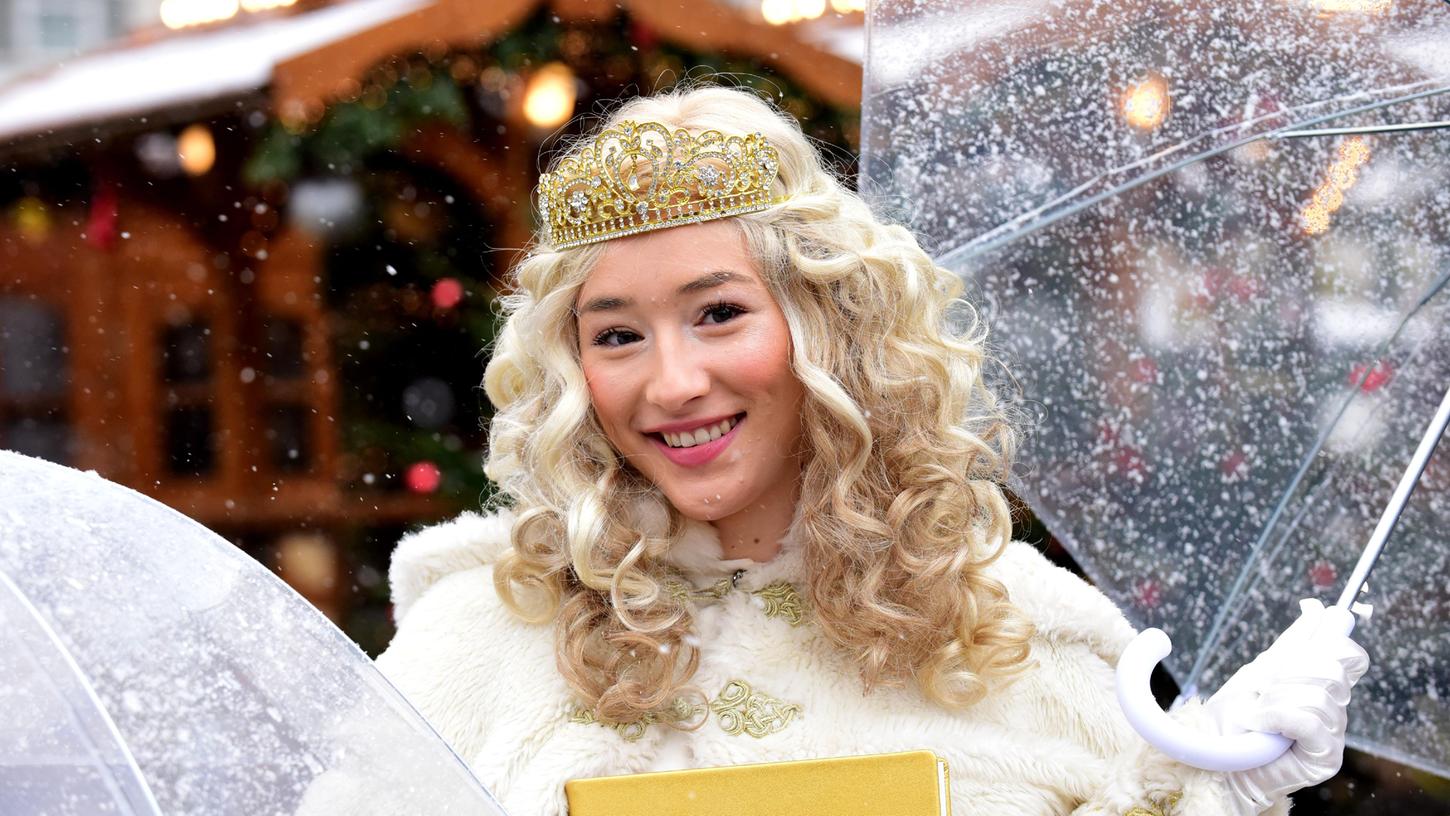 Sie wird mit dem Prolog am Donnerstag (30.11.) den Fürther Weihnachtsmarkt eröffnen: Alina Pförtner ist das neue Christkind der Kleeblattstadt. Sie wird mit dem Prolog am Donnerstag (30.11.) den Fürther Weihnachtsmarkt eröffnen: Alina Pförtner ist das neue Christkind der Kleeblattstadt.