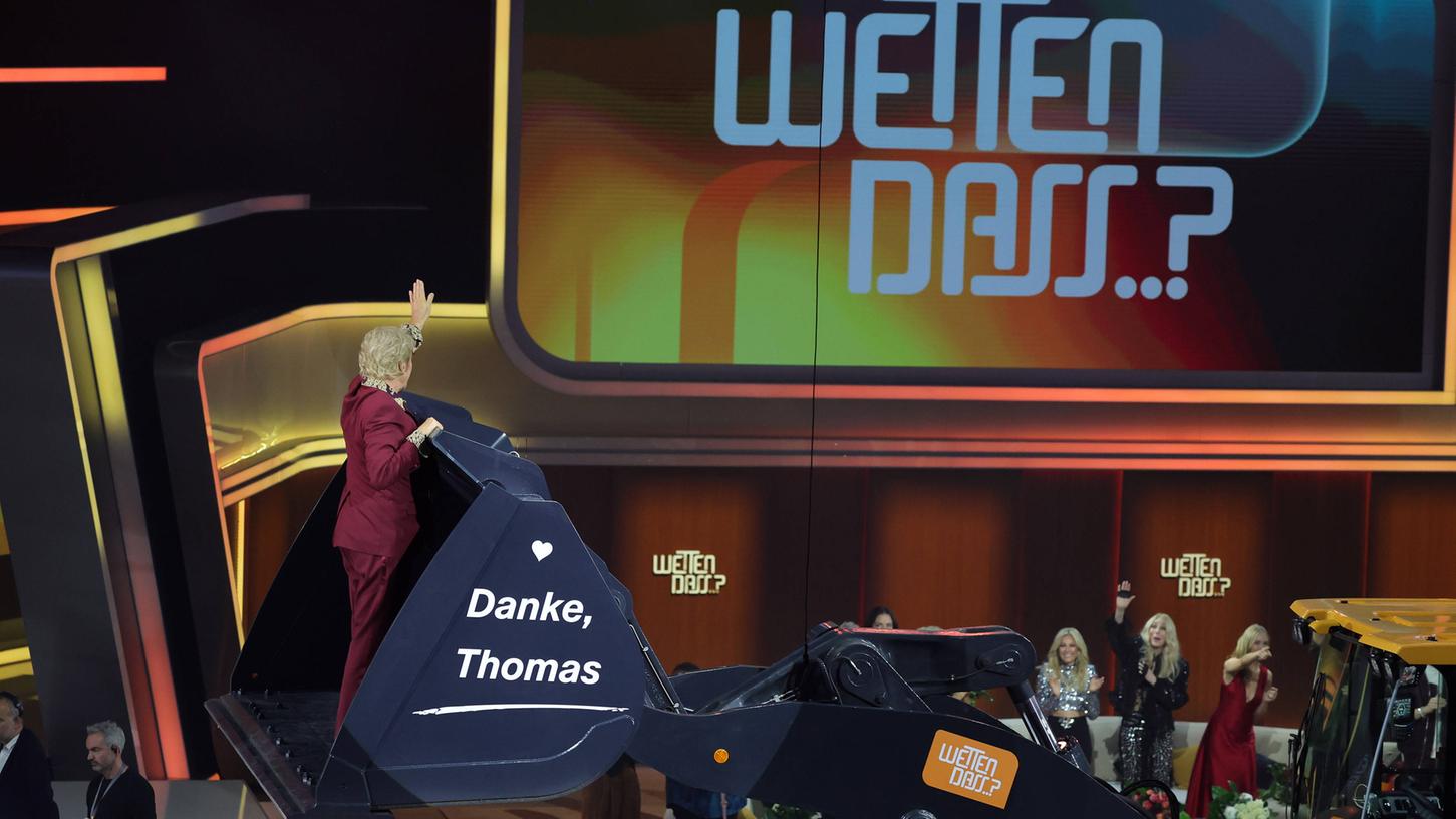 In dieser Baggerschaufel verließ Thomas Gottschalk am Samstagabend ein letztes Mal die Unterhaltungsshow "Wetten, dass..?". In dieser Baggerschaufel verließ Thomas Gottschalk am Samstagabend ein letztes Mal die Unterhaltungsshow "Wetten, dass..?".
