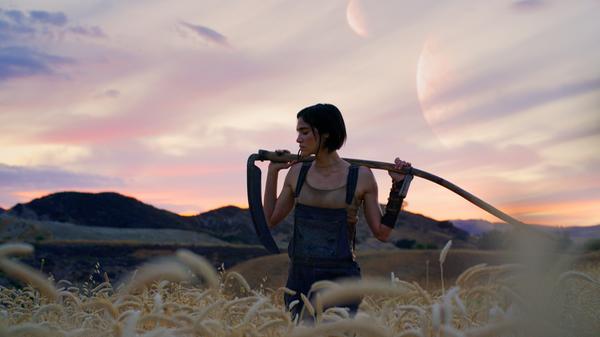 Nach "Army of the Dead" legt Zach Snyder mit "Rebel Moon - Teil 1: Kind des Feuers" seine zweite Regiearbeit für Netflix vor. In der auf einem Mond am Rande der Galaxie spielenden Geschichte geht es um eine friedliche Kolonie, die sich gegen einen tyrannischen Herrscher zur Wehr setzt. Das von "Die sieben Samurai" inspirierte Science-Fiction Epos startet am 22. Dezember.