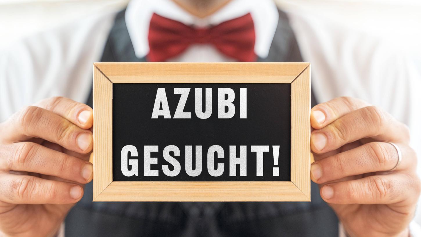 "Azubi gesucht", heißt es häufig in der Gastro- und Hotelbranche. Doch, wenn die Berufsschulen zu voll werden, ist eine gute Ausbildung für die Fachkräfte von morgen schwierig. "Azubi gesucht", heißt es häufig in der Gastro- und Hotelbranche. Doch, wenn die Berufsschulen zu voll werden, ist eine gute Ausbildung für die Fachkräfte von morgen schwierig.