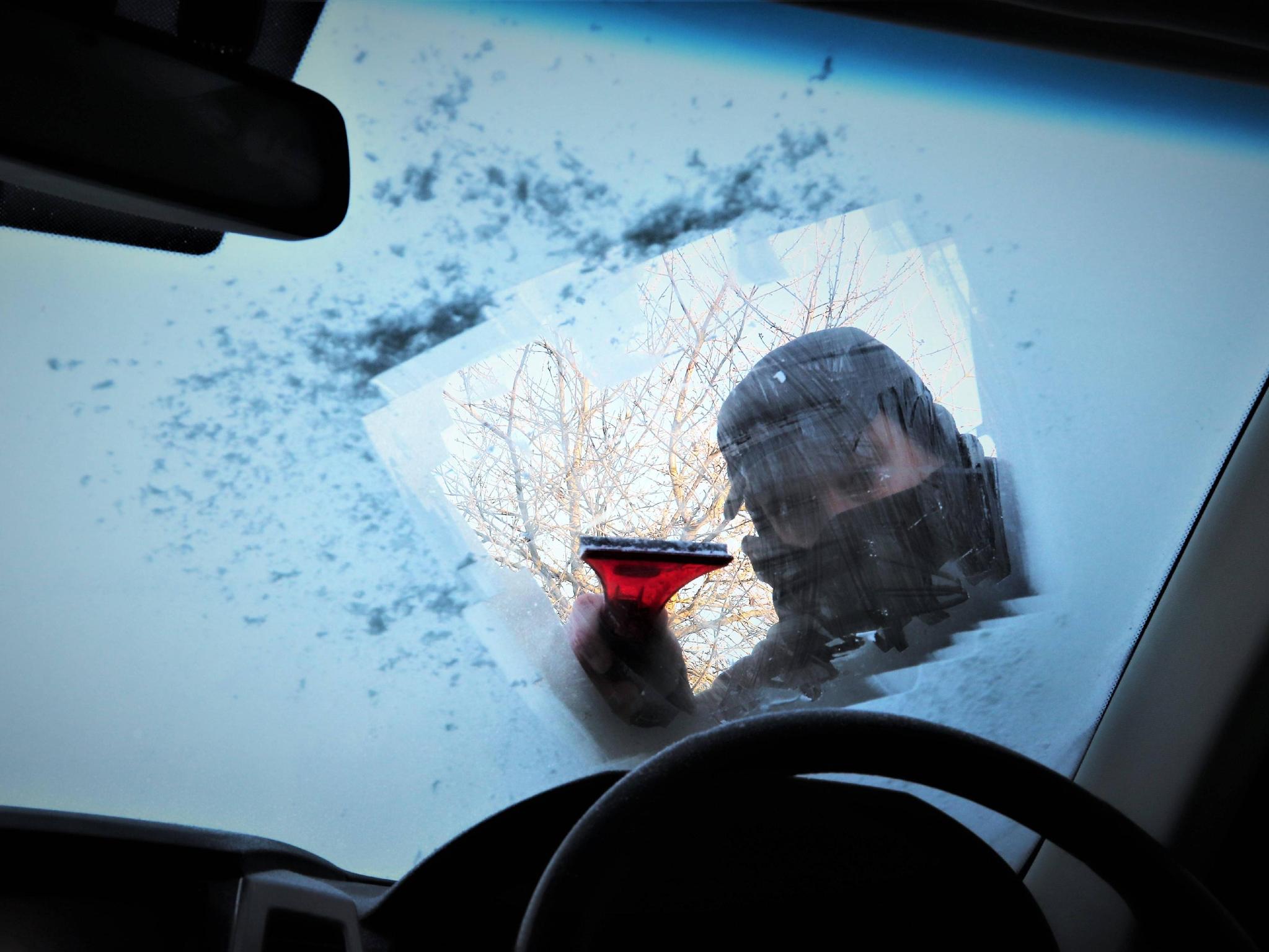 AutoMobil, Eisfrei durch den Winter – Wie bekommt man die Autoscheiben  frei?