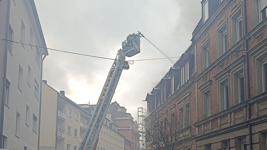 Die Feuerwehr musste wegen starker Rauchentwicklung in der Nürnberger Südstadt ausrücken.