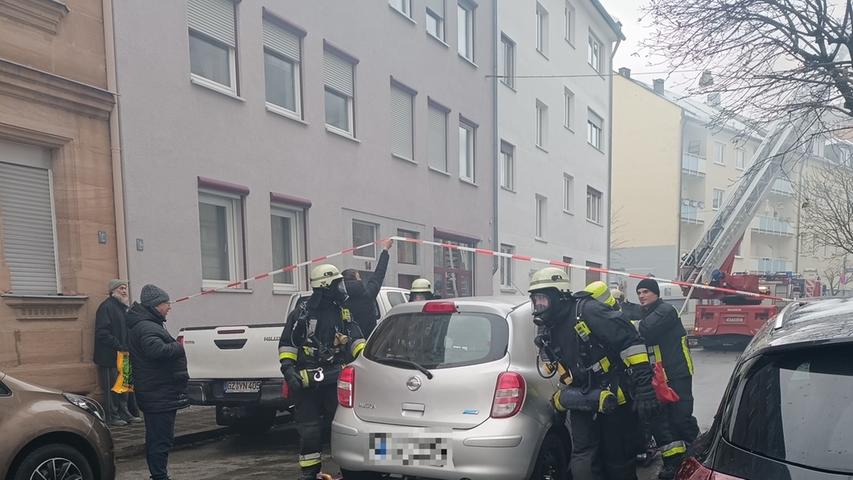 In einem Mehrfamilienhaus in der Wilhelminenstraße war in einem Wohngebäude ein Dachstuhl in Brand geraten.