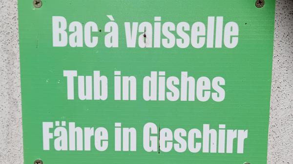 "Auf einem Campingplatz im französischen Jura sahen wir das Schild", schreibt uns Doris Weber aus Nürnberg. Alle Bilder der letzten Jahre unserer lustigen Deutschübersetzungen finden Sie hier.