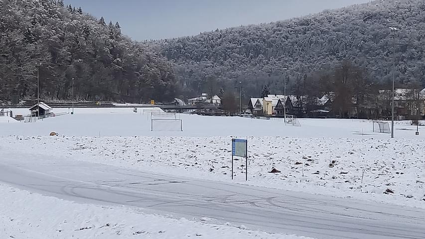 Fußballspielen ist derzeit schwierig in Muggendorf ... Fußballspielen ist derzeit schwierig in Muggendorf ...