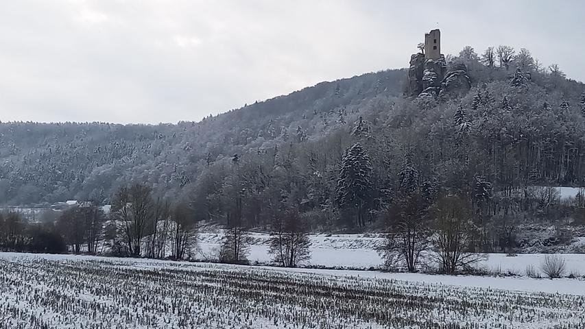 Auch die Ruine Neideck bei Streitberg über dem Wiesenttal hat ein zartes Winterkleid. Auch die Ruine Neideck bei Streitberg über dem Wiesenttal hat ein zartes Winterkleid.