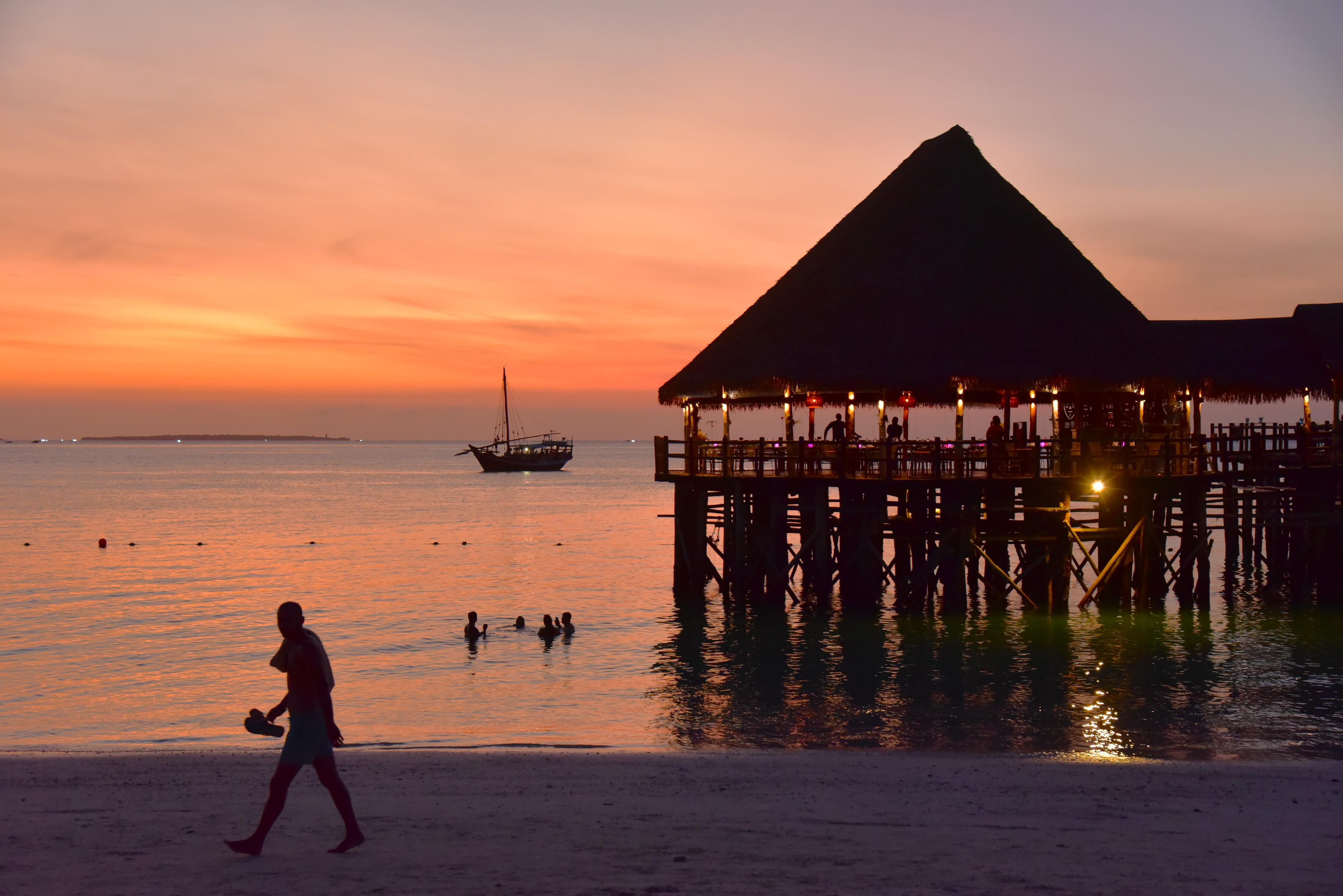 Der berühmte Pfahlbau am Strand von Nungwi gilt als eines der Wahrzeichen von Sansibar