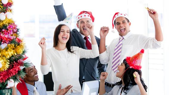 Weihnachtsfeiern im Betrieb: Wann werden sie zum Spaß, wann zum Desaster? Ein Experte klärt auf