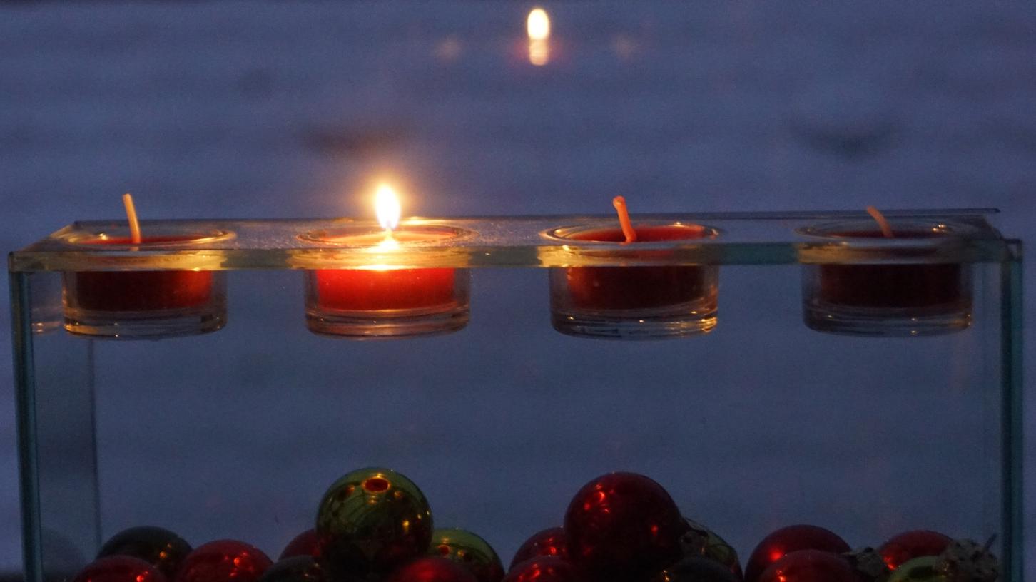 Das Wort "Advent" bedeutet "Ankunft". Das Wort "Advent" bedeutet "Ankunft".