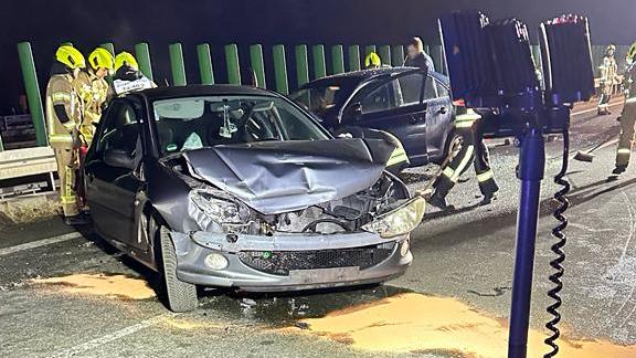 Zwischen Erlangen und Bubenreuth hat sich am Donnerstagabend ein schwerer Unfall ereignet. Zwischen Erlangen und Bubenreuth hat sich am Donnerstagabend ein schwerer Unfall ereignet.