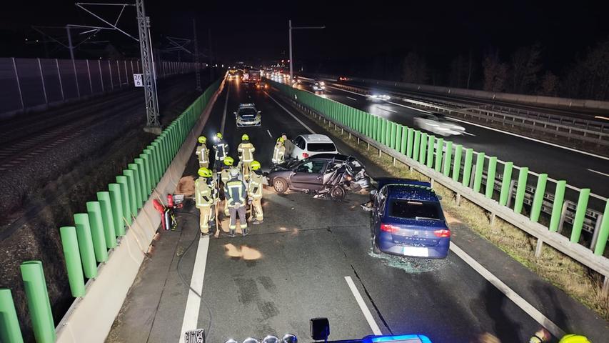 Zwischen Erlangen und Bubenreuth hat sich am Donnerstagabend ein schwerer Unfall ereignet. Zwischen Erlangen und Bubenreuth hat sich am Donnerstagabend ein schwerer Unfall ereignet.