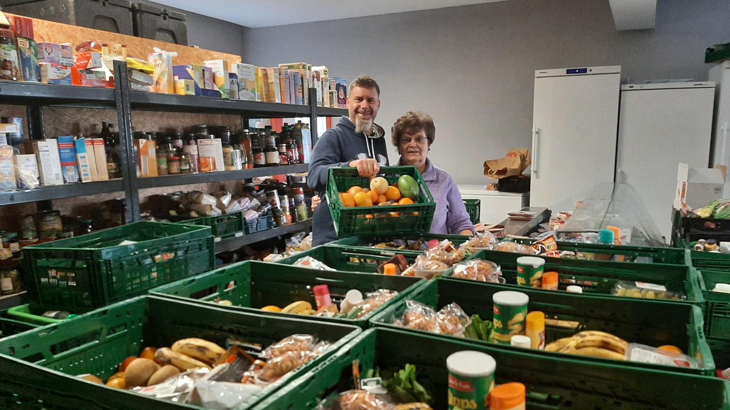 Mit der Spendenaktion "Jeder Bürger ein Euro" sollen in diesem Jahr auch "Die Tafeln" im Landkreis Roth unterstützt werden. Denn sie leisten - wie hier in Wendelstein - einen wichtigen Beitrag, um Armut zu lindern. Mit der Spendenaktion "Jeder Bürger ein Euro" sollen in diesem Jahr auch "Die Tafeln" im Landkreis Roth unterstützt werden. Denn sie leisten - wie hier in Wendelstein - einen wichtigen Beitrag, um Armut zu lindern.