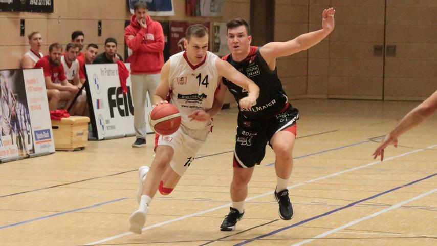 VfL-Leistungsträger Florian Beierlein (hier am Ball im Spiel gegen Vilsbiburg) wird gegen die Haching Baskets verletzungsbedingt pausieren. VfL-Leistungsträger Florian Beierlein (hier am Ball im Spiel gegen Vilsbiburg) wird gegen die Haching Baskets verletzungsbedingt pausieren.