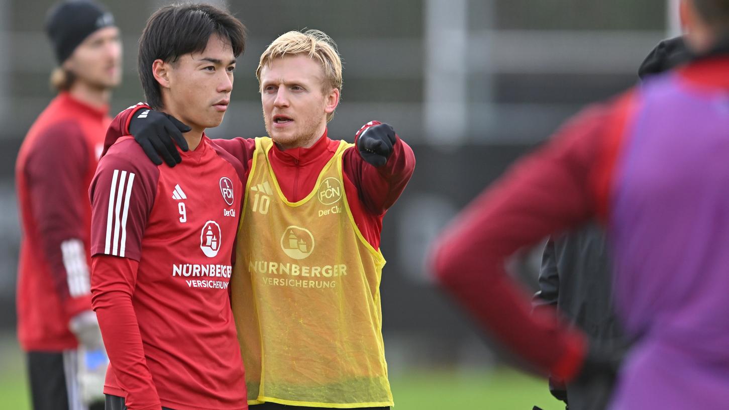 Auch Mats Möller Daehli (rechts, mit Daichi Hayashi) dürfte nach dem misslungenen Auftritt in Karlsruhe gegen Düsseldorf auf Wiedergutmachung brennen.  