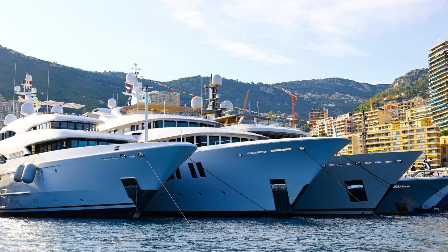 Milliardäre investieren ihr Geld gerne in Superyachten. Die Mehrheit ist da bescheidener. Milliardäre investieren ihr Geld gerne in Superyachten. Die Mehrheit ist da bescheidener.