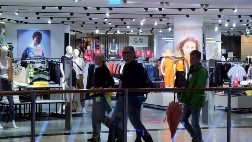 Schlag vor Weihnachten: Modehändler aus Franken streicht 100 Stellen Schlag vor Weihnachten: Modehändler aus Franken streicht 100 Stellen